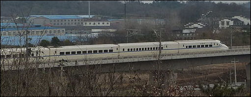 20111105-Wiki C Huning_railway_crosses_Youyi_Rd 23.JPG